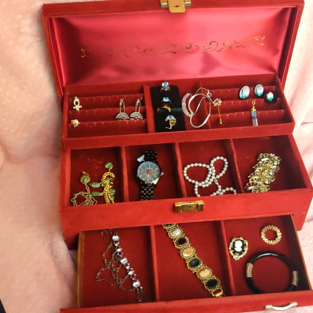 Vtg. BUXTON jeweler Holder